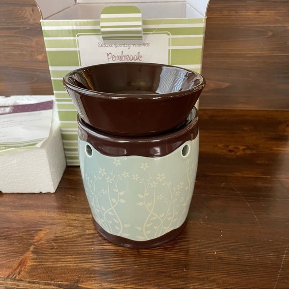 NWT Scentsy Deluxe Warmer - Pembrook - Retired - Picture 4 of 7